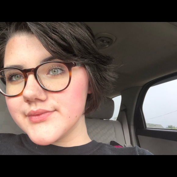 Meet your Posher, Rae - Picture 1 of 1